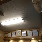 らぁめん 一福 - カウンター上のサイン群。