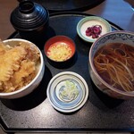 信州 - 料理写真:キスとイカの天丼セット（温そば）配膳時