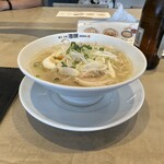 216968052 - 【2023.9.9(土)】博多豚骨ラーメン（並盛・110g）900円