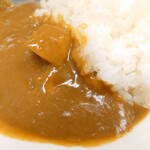 らぁめん 一福 - "ミニカレー"でも、"ビーフ"のキューブが入っています。