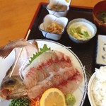 食処うまいや東洋 - イサキの刺身定食

イサキは、ぷりぷりで淡白