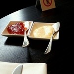 コートヤード・マリオット銀座東武ホテル - クロテッドクリームとイチゴジャム
