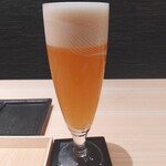 焼鳥 鐡 - 私は生ビールで乾杯。上品なグラスでの提供です。