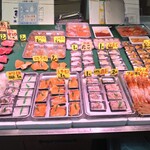 青森魚菜センター 本店 - のっけ丼のネタ①