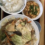 ぶんちゃんラーメン - たけのこ、海老、キャベツたっぷり