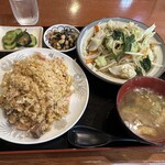 よこちゃん亭 - チャーハンと野菜炒め定食