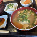 なか里 - 具沢山の味噌汁
