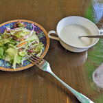 Ko shouya - サラダ、スープ、お冷、カトラリーなどはセルフ