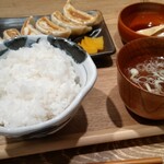Nikujiru Gyouza No Dandadan - 肉汁餃子定食750円