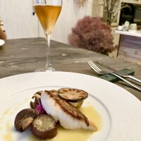スープとカレー ボンジョルネ - ●ポワソン（魚のメイン）
                    天然真鯛のポワレをうさぎの出汁とオリーブオイルのソースで
                    紫キャベツのマリネ、キノコ、さつまいも、レンコン
