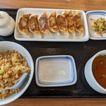 リンガーハット - 料理写真:餃子7個定食（半チャーハン）