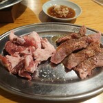 Taishuu Horumon Sakaba Tsurumatsu - 豚ハラミ(ポン酢)、タン(塩＆黒胡椒)