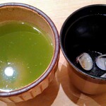 鮨 日進月歩 - 2023/8月中旬。しじみ汁と緑茶。