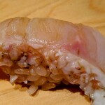 鮨 日進月歩 - 2023/8月中旬。金目鯛→皮を炙って。