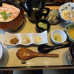 Uoyoshi Kaniyoshi - 蟹汁やあん肝、薬味がたくさんあります！