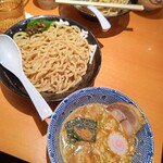 六厘舎 東京駅東京ラーメンストリート - 生七味つけめん(並盛)@1040