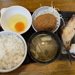 いろは亭 - 赤魚の粕漬　生卵、コロッケ付き(650円)