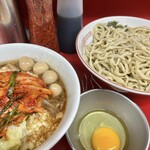 ラーメン二郎 - ラーメン（900円）＋つけ変更（100円）＋味うずら（100円）＋SUPERキムチ（100円）＋生たまご（50円）、ニンニクコール