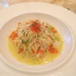 プロメッサ - いくらとカニのパスタ。生のいくらは北海道で鮮度を保つための温度で瞬間冷凍され、調理の前に解凍されとれたての美味しさが蘇るそう。パスタ×いくらは初体験だったのですが、ぷちぷち食感が◎。女子が好きな味！