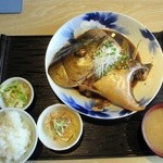 伊豆近海 相模湾の魚貝料理 海湘丸 - わらさカマ煮付け定食