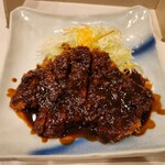 名古屋名物 みそかつ 矢場とん - 極上リブとんかつ定食1900円。ご飯と味噌汁とお新香などつきます。