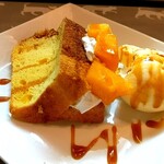 Bistro WAN - デザートセット（フローズンマンゴーが絶妙なアクセント）