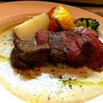Bistro WAN - 子羊ランプ肉のロースト・ゴルゴンゾーラソース