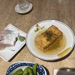 釣宿酒場マヅメ - かんぱちのお造りだったかなぁー　貝出汁おでん　厚揚げ豆腐