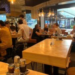 餃子といえば芭莉龍 - 店内