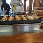 ゴーゴー食堂 - 店先で焼き焼き