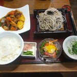 家族亭 - 鶏と野菜の黒酢あんセット1,070円