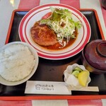 ほおの木茶屋 - 女房の(デミ)ハンバーグランチ\1100　　　　　　柔らかいいい焼き加減で注文と同時にパンパンパンパンという焼く前の空気抜きの音が心地良かったです。サラダは量、ドレッシングともに絶妙　味噌汁がまた最高