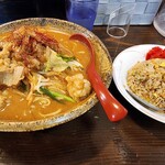 國丸 南国店 - ホルモン味噌ラーメン大盛　黒チャーハンハーフ