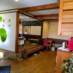 ほおの木茶屋 - 座敷席あります　真ん中(座敷の右)は二人分のテーブル席