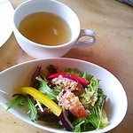 ランチのサラダとスープ