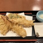 天ぷら つな八 - えび2本、きす、いか、野菜