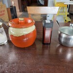 うどん工房かたつむり - 塩、天かす、七味唐辛子、生姜