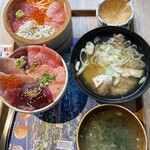 熱海おさかな・大食堂 - トロとろとろ丼 &5種海鮮わっぱめし& あら汁