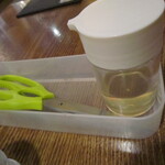 韓国家庭料理ジャンモ - 麺切り用ハサミと酢