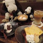 うさぎとぼく - 今日も阿倍野で人気のカフェ『うさぎとぼく』さんでケーキタイム。
      ボキの手元にいるかわいいうさぎさんは
      今や、うさぼくさんの看板うさぎ的存在の不協和音ちゃん。