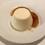 Sputnik - Panna cotta, caramelized peach