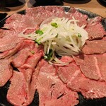 肉と日本酒いぶり - ローストビーフ丼^ - ^