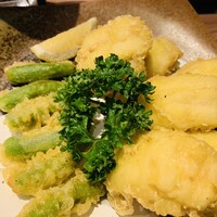 肉と日本酒いぶり 有楽町店 - ハモとししとうの天ぷら^ - ^