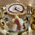 Yama Goya Kafe Kaze No Michi - 黒糖ロールケーキ （紅いも入り）　４５０円　(2023/09)