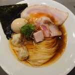 Ramen Break Beats - 特上醤油らぁ麺！キレキレの醤油は一口目衝撃でした。綺麗な見た目で、それぞれが単独でも美味しいですが、合わさることでさらに美味しくなります。