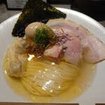 Ramen Break Beats - 特上塩らぁ麺！スープが結構複雑で深いです！少しずつ味が変化していき、最後まで楽しむことができる、強くて優しいラーメンでした！