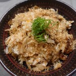 Ramen Break Beats - 炊き込みご飯！鰹節ズドンでパンチが凄いです！中には、炊き込みご飯とチャーシュー、煮卵が入っており一口ずつ味が変わり、旨味パンチの連打がすごいです。