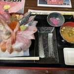 魚金食堂 - 魚金海鮮丼1760円プラス大盛り220円1.5kだそうです‼️（笑）