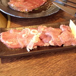 炭火焼肉中込精肉店 - 塩タン先　680円