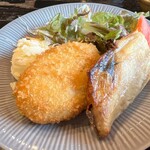 定食あさひ - ポテトコロッケ＆ほっけの切身定食1150円